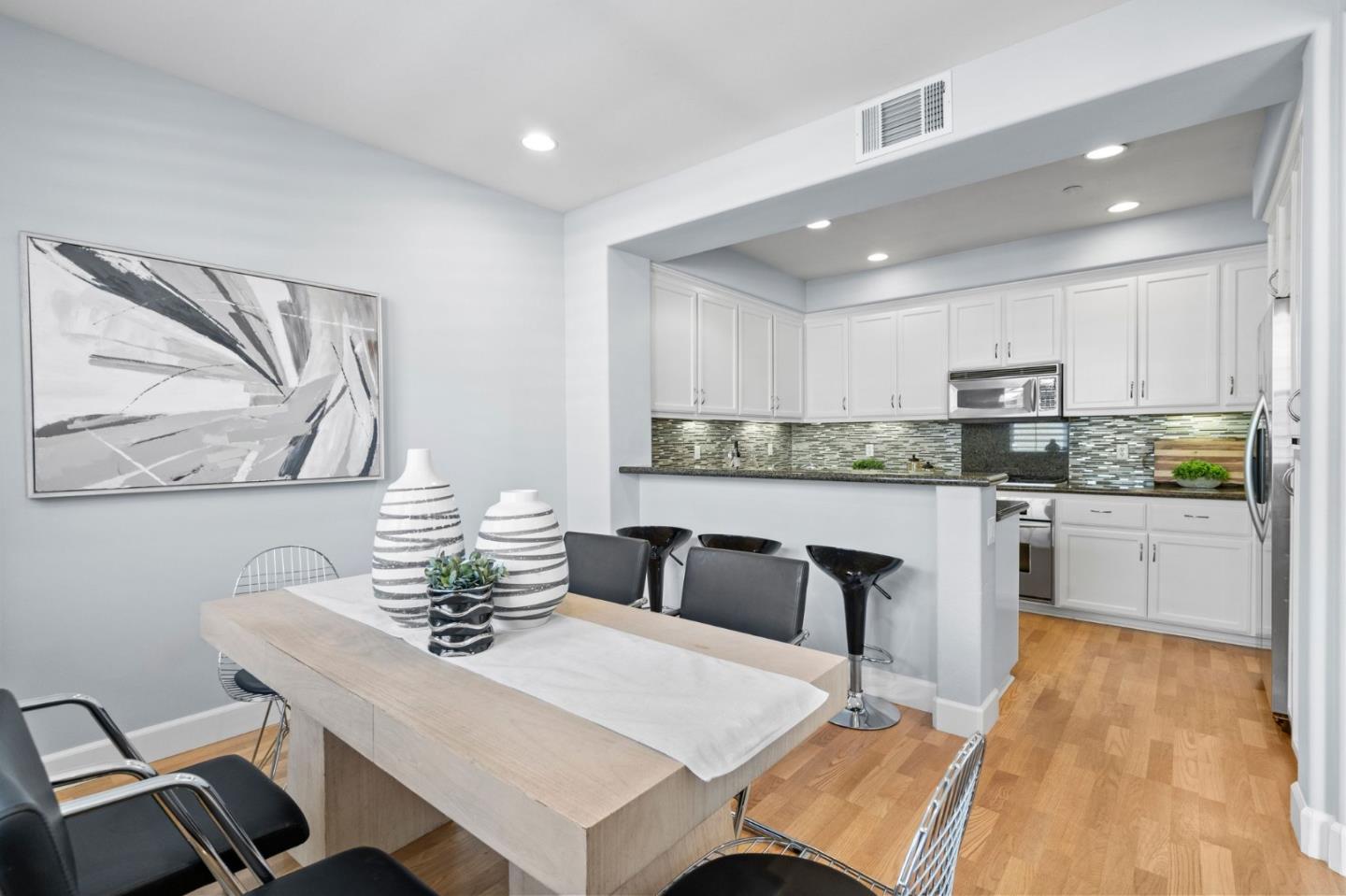 Detail Gallery Image 2 of 26 For 500 Live Oak Way #501,  Belmont,  CA 94002 - 2 Beds | 2/1 Baths
