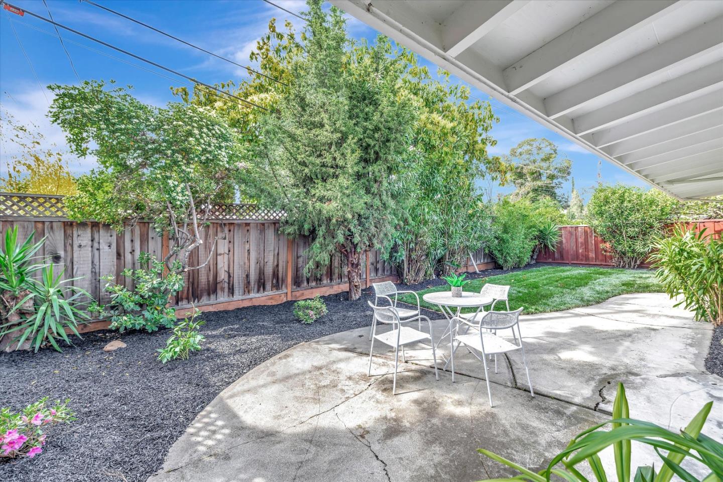 Detail Gallery Image 34 of 38 For 226 Thompson Ave, Mountain View,  CA 94043 - 3 Beds | 2 Baths