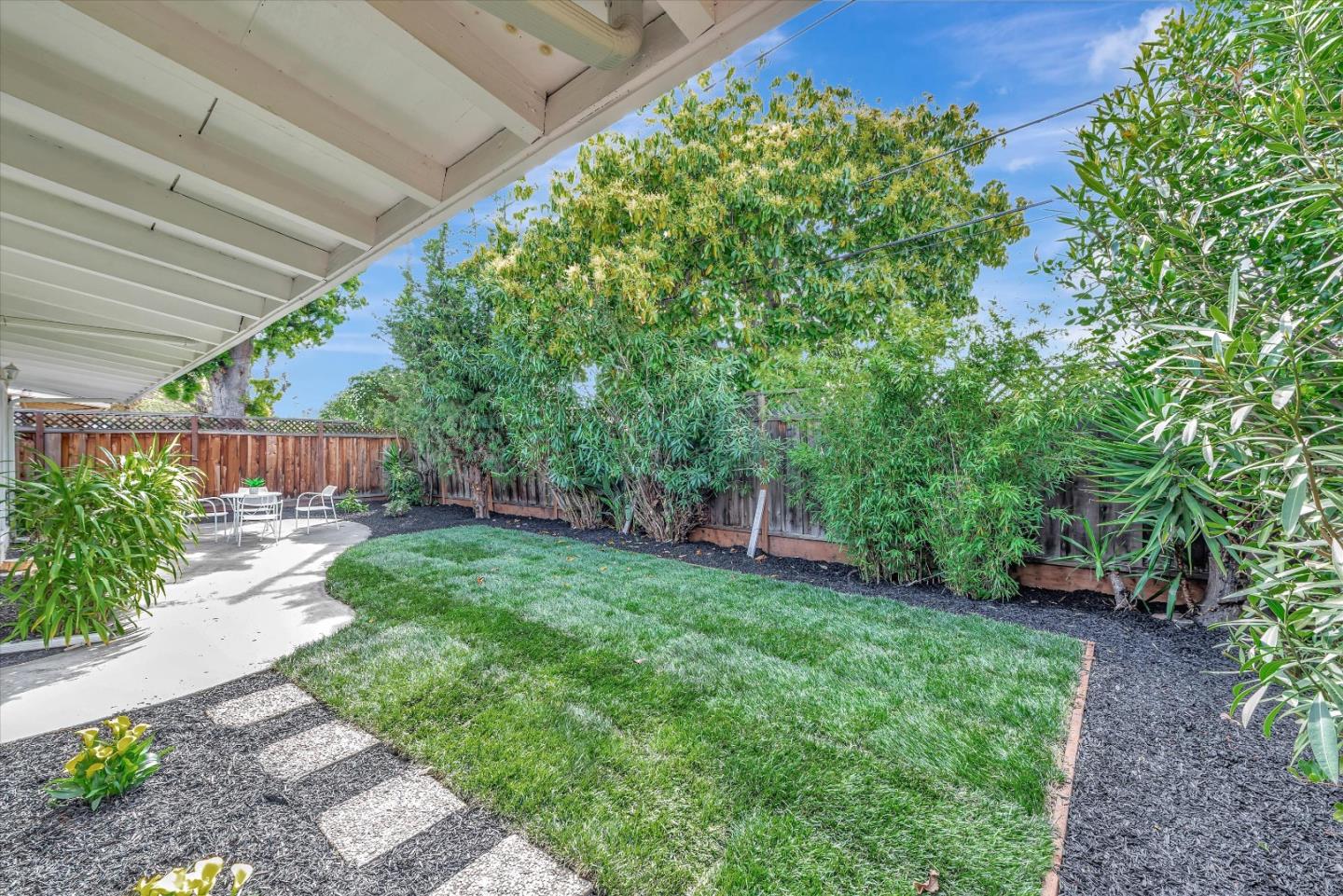 Detail Gallery Image 35 of 38 For 226 Thompson Ave, Mountain View,  CA 94043 - 3 Beds | 2 Baths