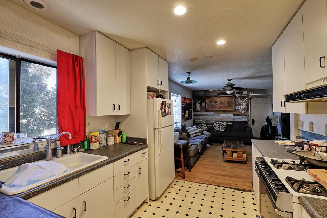 Detail Gallery Image 9 of 17 For 7648 Monterey St, Gilroy,  CA 95020 - – Beds | – Baths