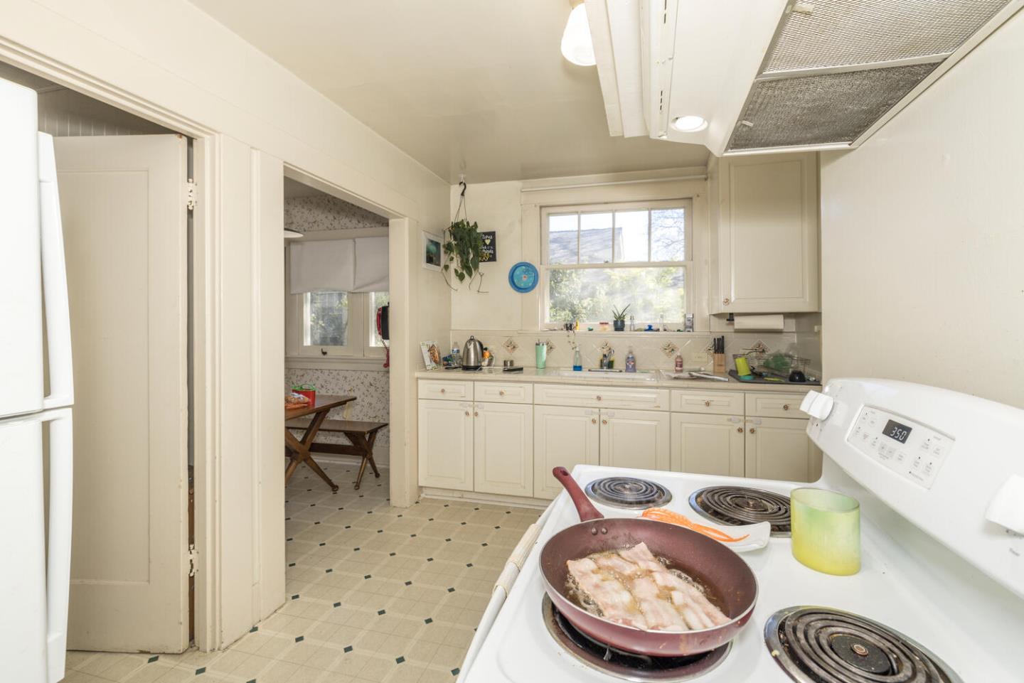 Detail Gallery Image 9 of 19 For 519 Seale Ave, Palo Alto,  CA 94301 - 3 Beds | 2 Baths