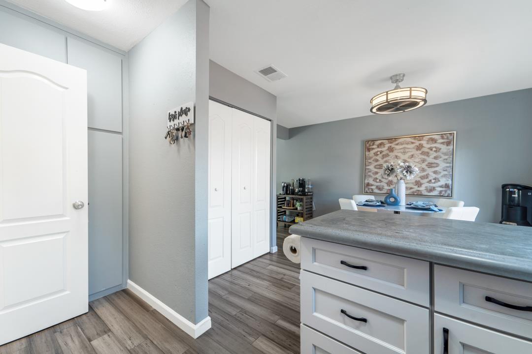 Detail Gallery Image 8 of 22 For 392 Don Giovanni Ct, San Jose,  CA 95123 - 2 Beds | 1/1 Baths