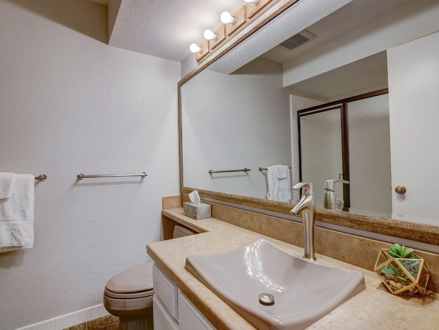 Detail Gallery Image 19 of 49 For 86 Pelican Ln, Redwood City,  CA 94065 - 2 Beds | 2 Baths
