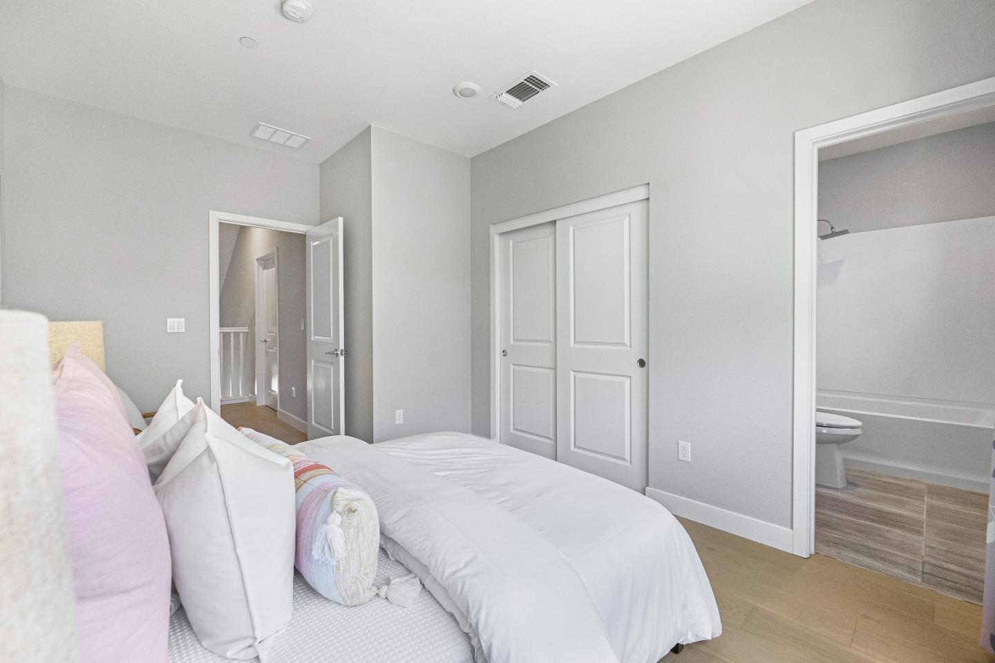 Detail Gallery Image 16 of 35 For 147 Orbit Way, Mountain View,  CA 94043 - 3 Beds | 3/1 Baths