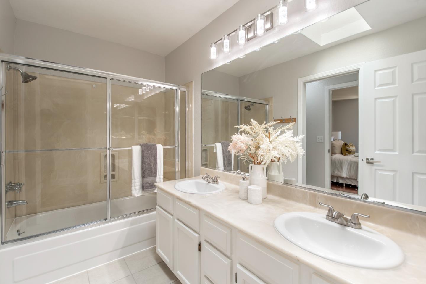 Detail Gallery Image 23 of 42 For 445 Bella Corte, Mountain View,  CA 94043 - 3 Beds | 2/1 Baths