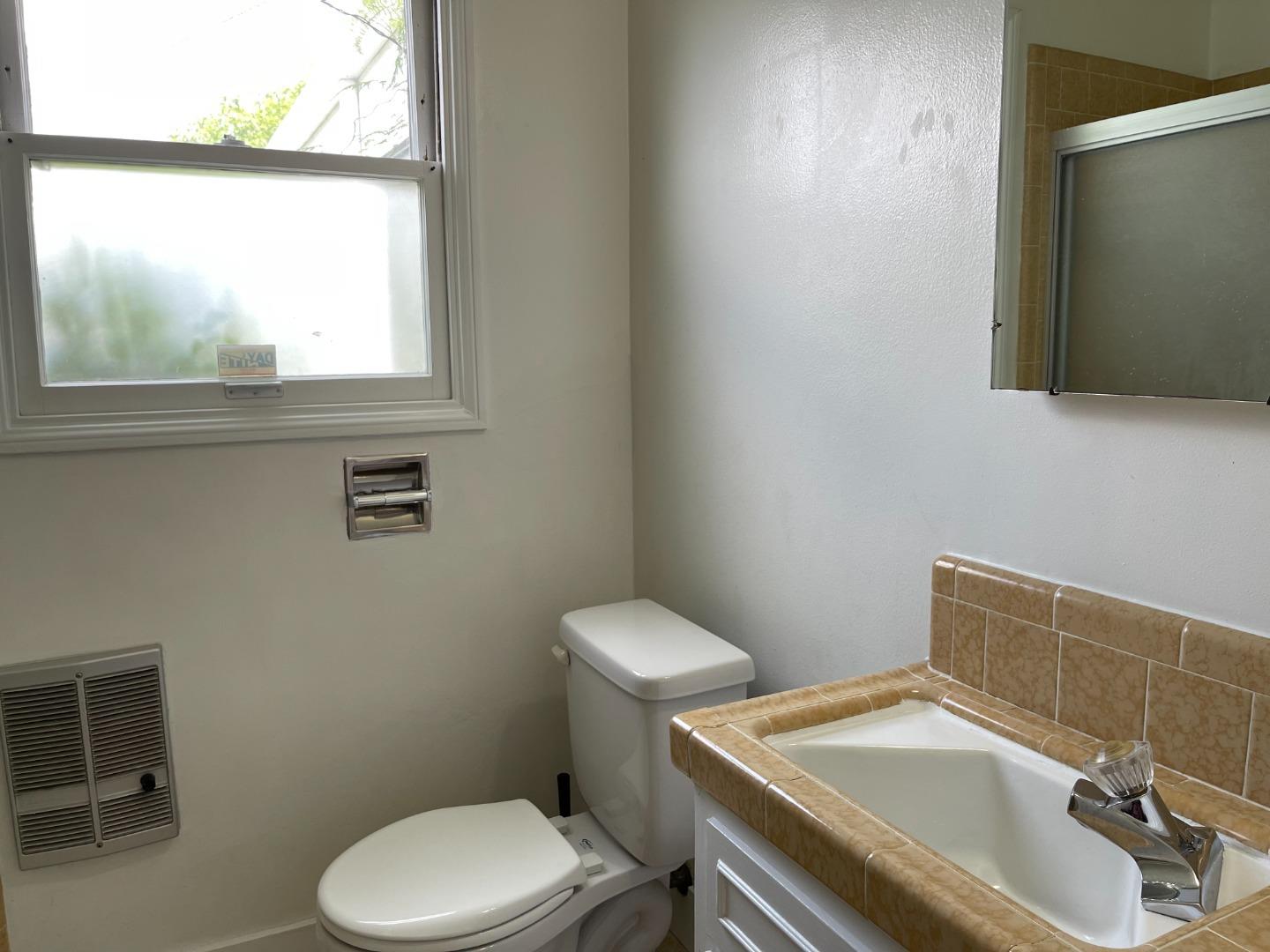 Detail Gallery Image 27 of 43 For 1811 Michigan Ave, Stockton,  CA 95204 - 3 Beds | 1/1 Baths