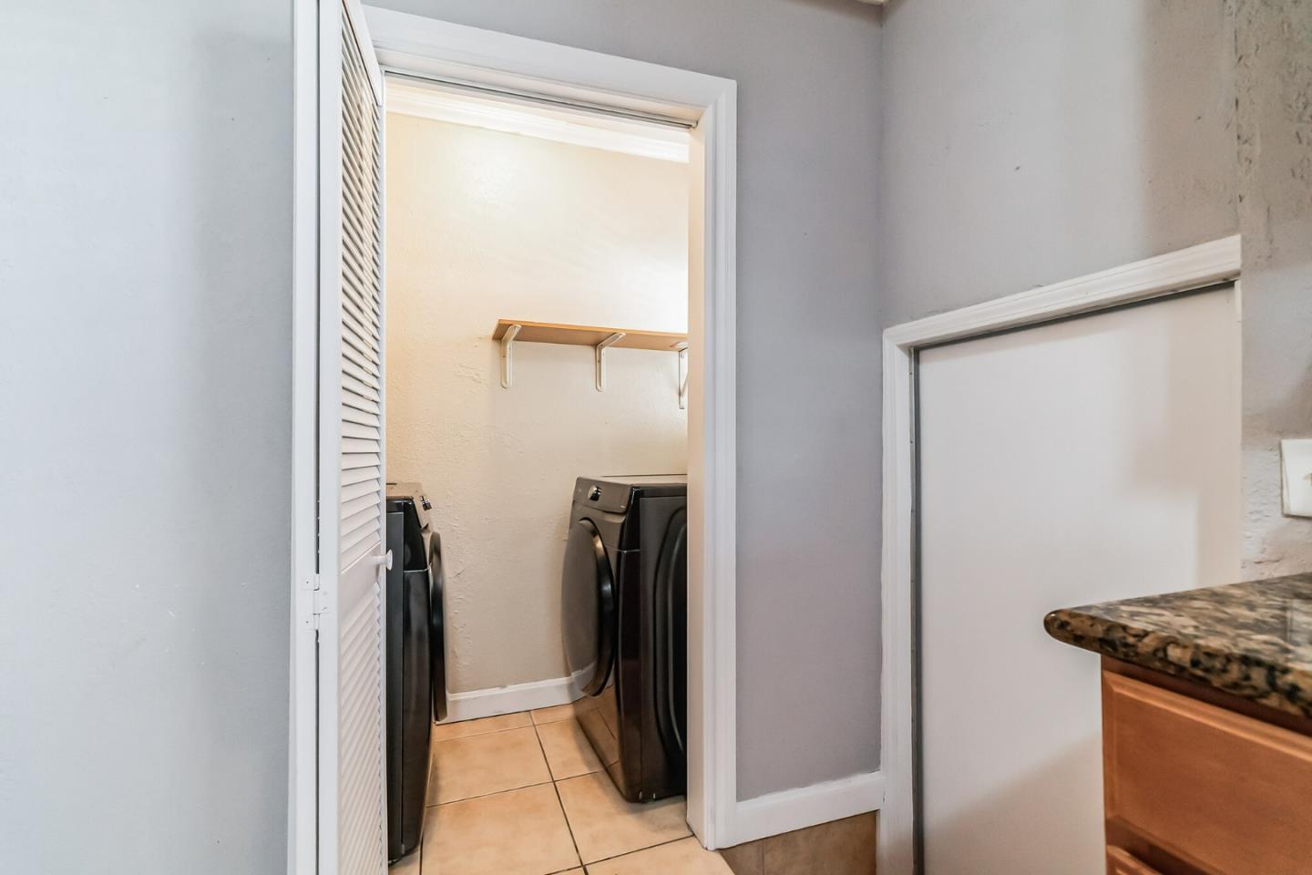 Detail Gallery Image 15 of 44 For 1531 77th Ave, Oakland,  CA 94621 - 4 Beds | 2/1 Baths