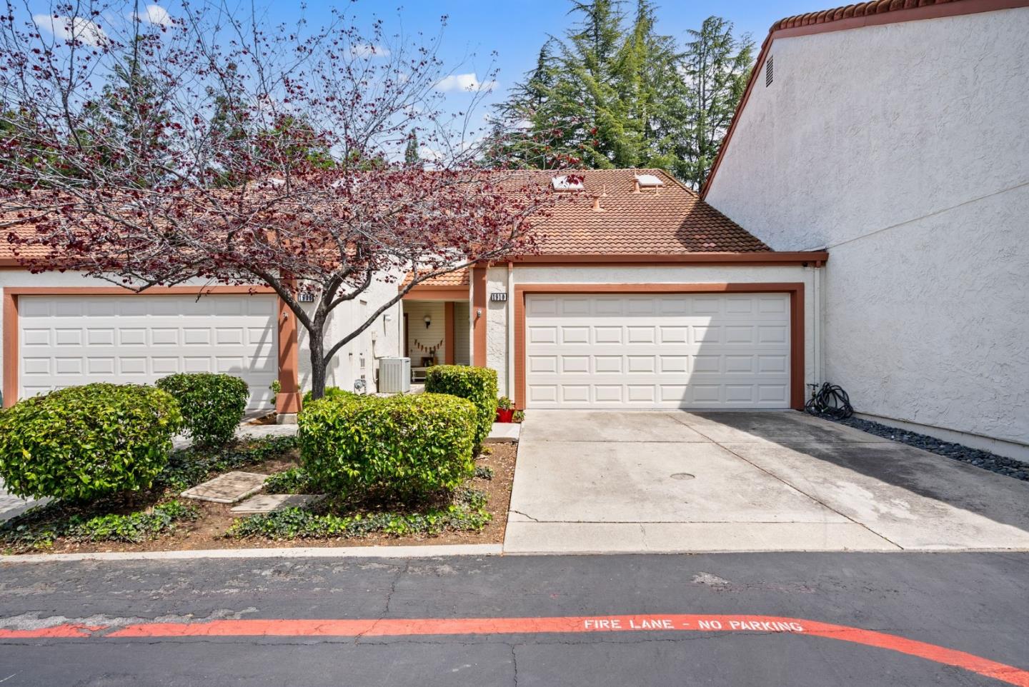 Detail Gallery Image 1 of 30 For 1910 Winding Creek Ct, San Jose,  CA 95148 - 2 Beds | 2/1 Baths