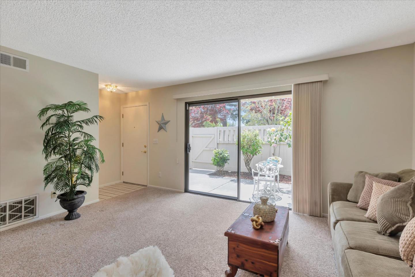 Detail Gallery Image 13 of 43 For 653 Picasso Ter, Sunnyvale,  CA 94087 - 2 Beds | 1/1 Baths