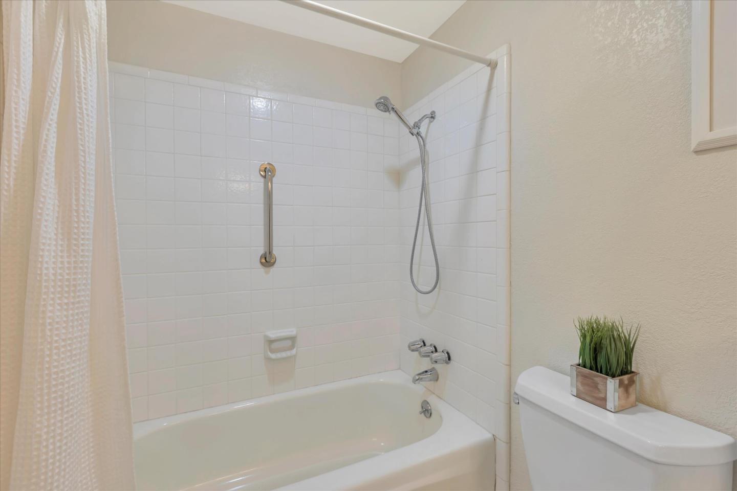 Detail Gallery Image 29 of 43 For 653 Picasso Ter, Sunnyvale,  CA 94087 - 2 Beds | 1/1 Baths