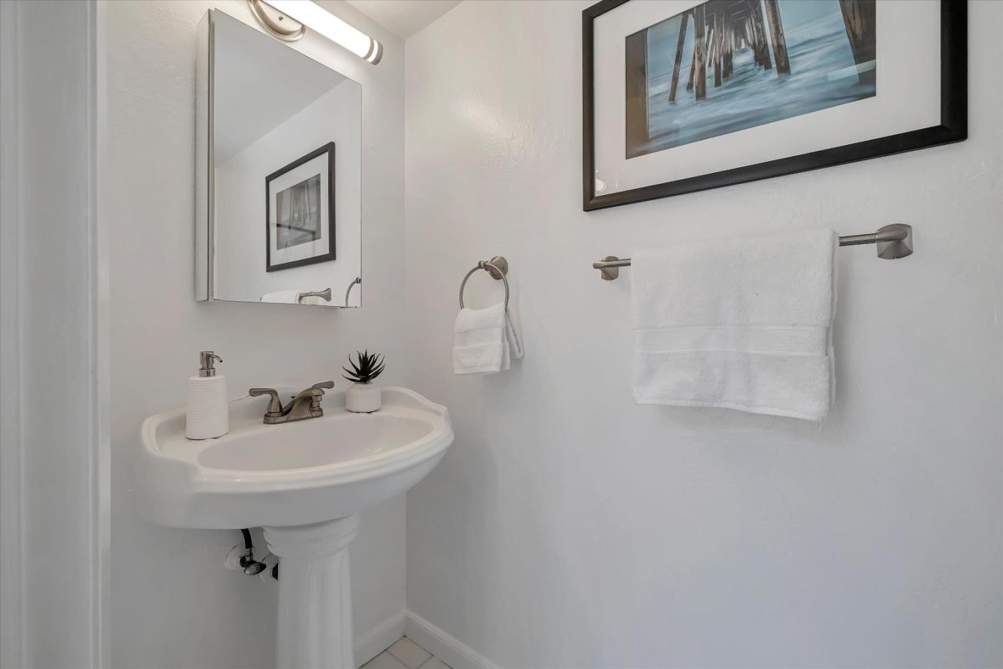 Detail Gallery Image 16 of 48 For 809 Spruance Ln, Foster City,  CA 94404 - 4 Beds | 2/1 Baths