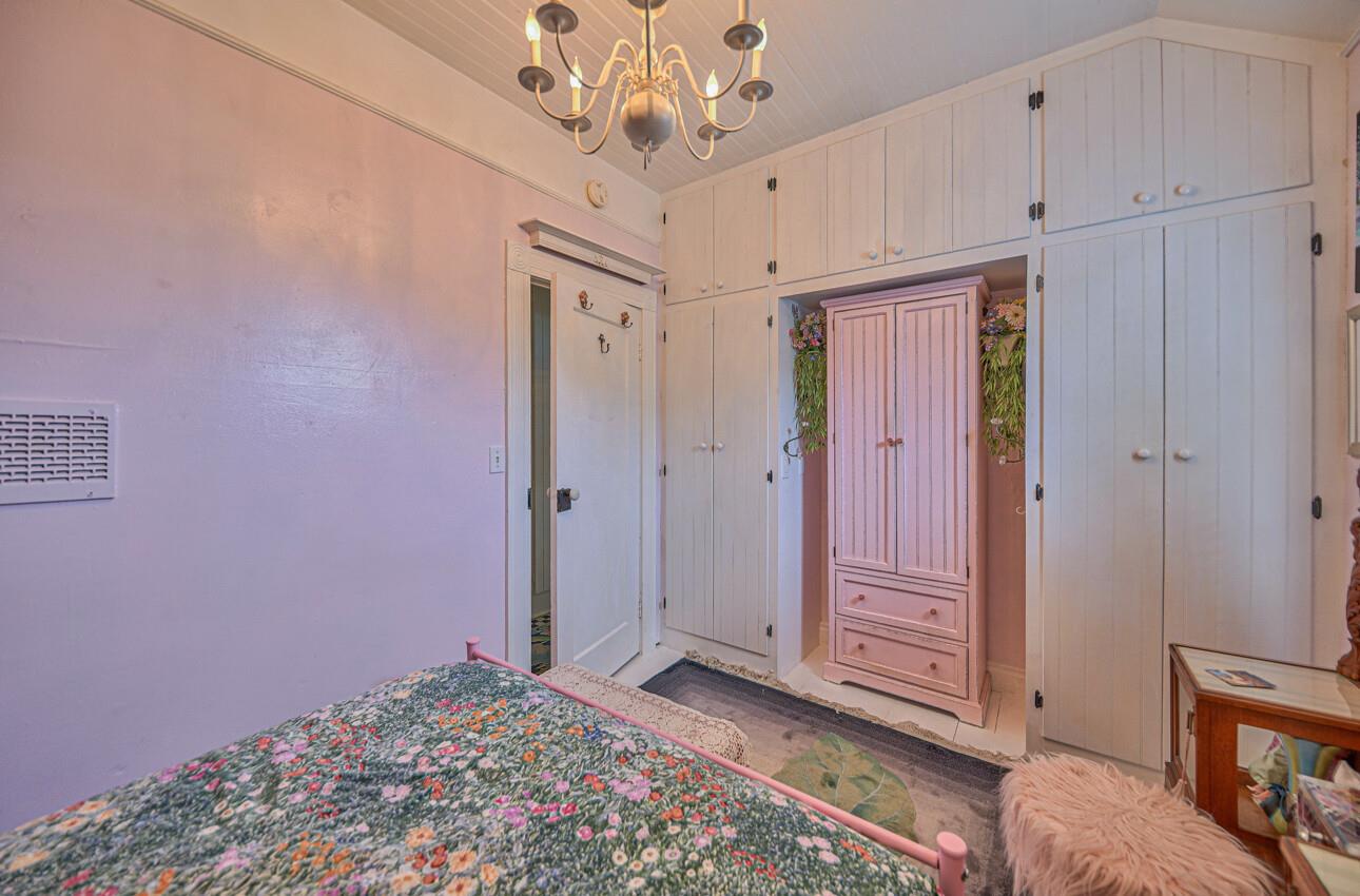 Detail Gallery Image 17 of 34 For 105 19th St, Pacific Grove,  CA 93950 - 1 Beds | 1 Baths