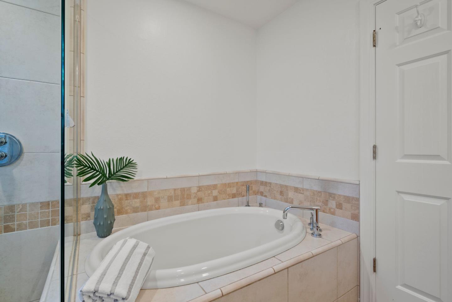 Detail Gallery Image 33 of 57 For 967 Gerber Ct, Sunnyvale,  CA 94087 - 4 Beds | 2/1 Baths