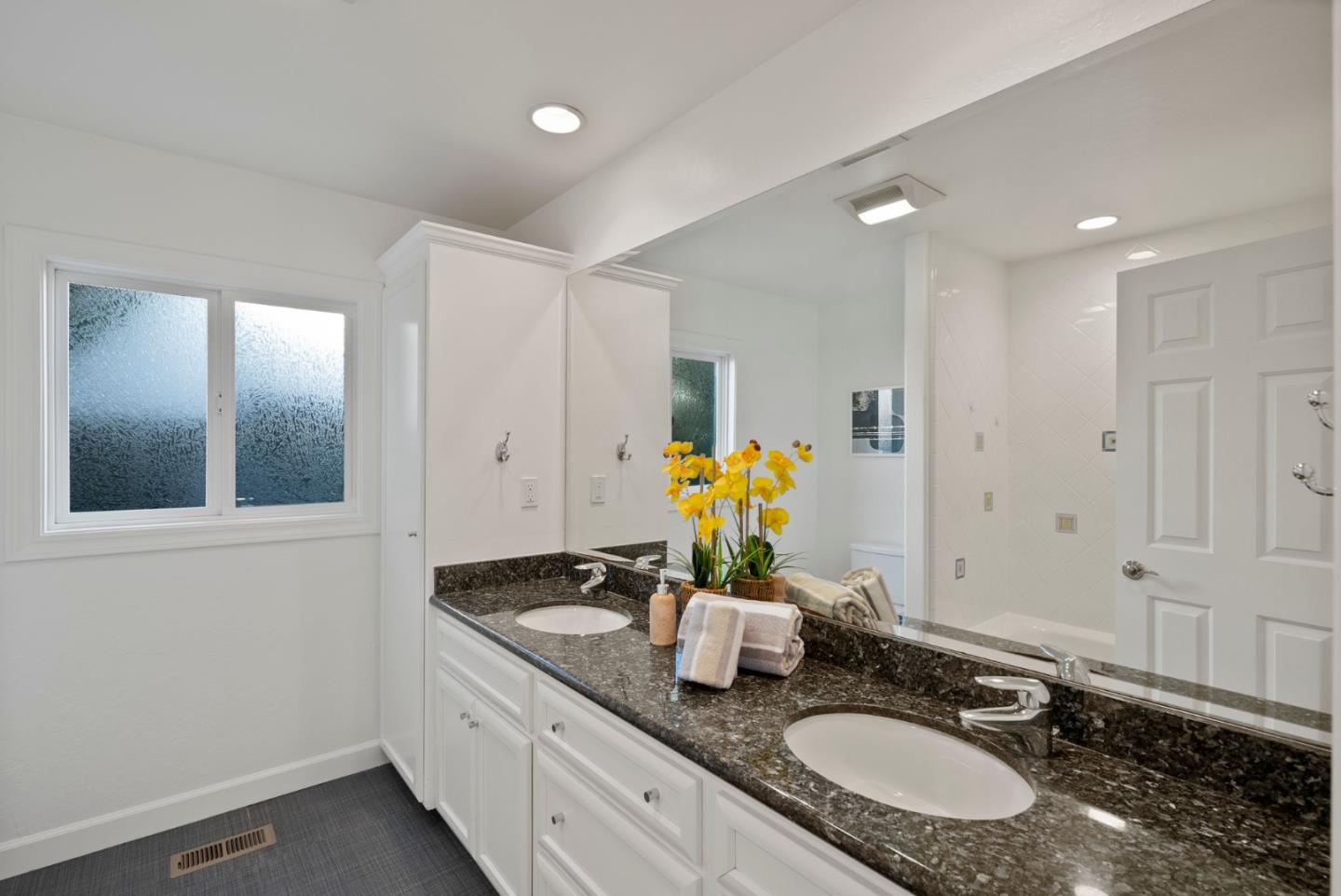 Detail Gallery Image 34 of 57 For 967 Gerber Ct, Sunnyvale,  CA 94087 - 4 Beds | 2/1 Baths