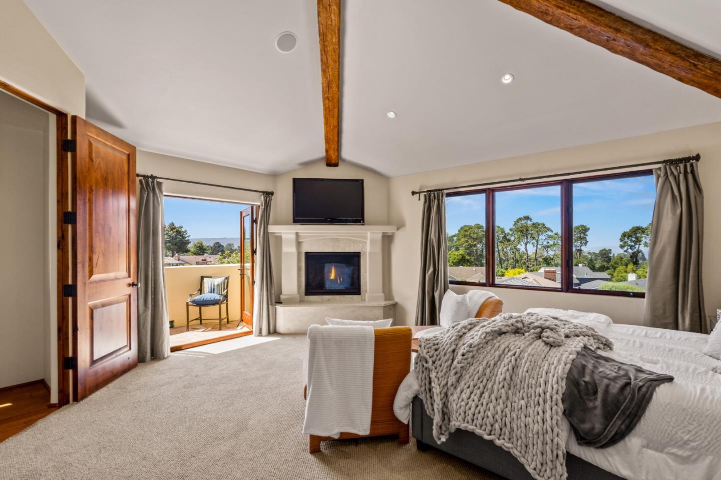Detail Gallery Image 13 of 38 For 6 White Tail Ln, Monterey,  CA 93940 - 4 Beds | 2/1 Baths