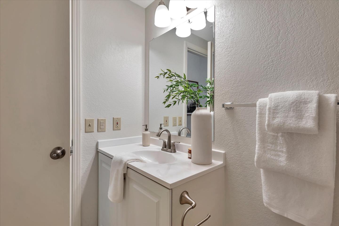 Detail Gallery Image 21 of 25 For 432 W Beach Ave, Half Moon Bay,  CA 94019 - 3 Beds | 2 Baths