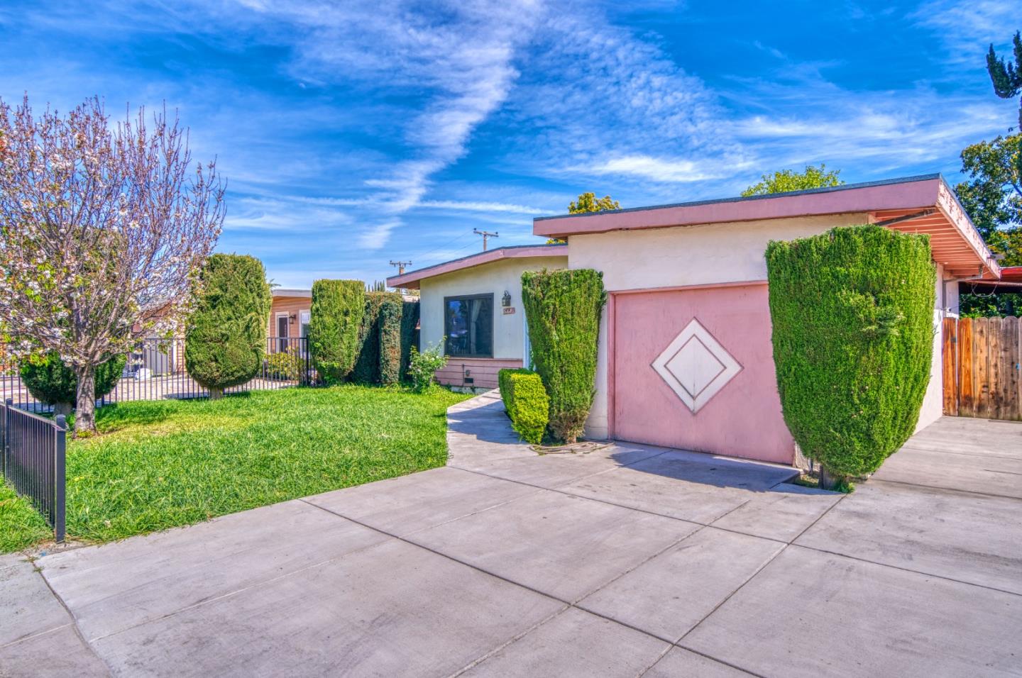 Photo of 561 Lochridge Dr in San Jose, CA