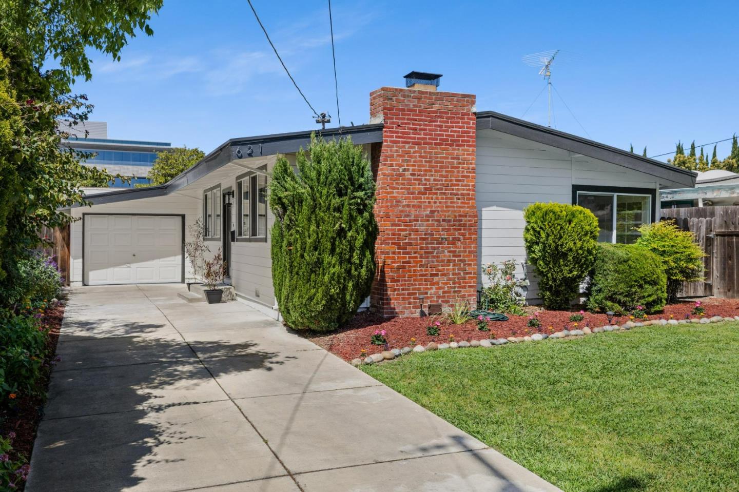 Photo of 621 Pine Ave in Sunnyvale, CA