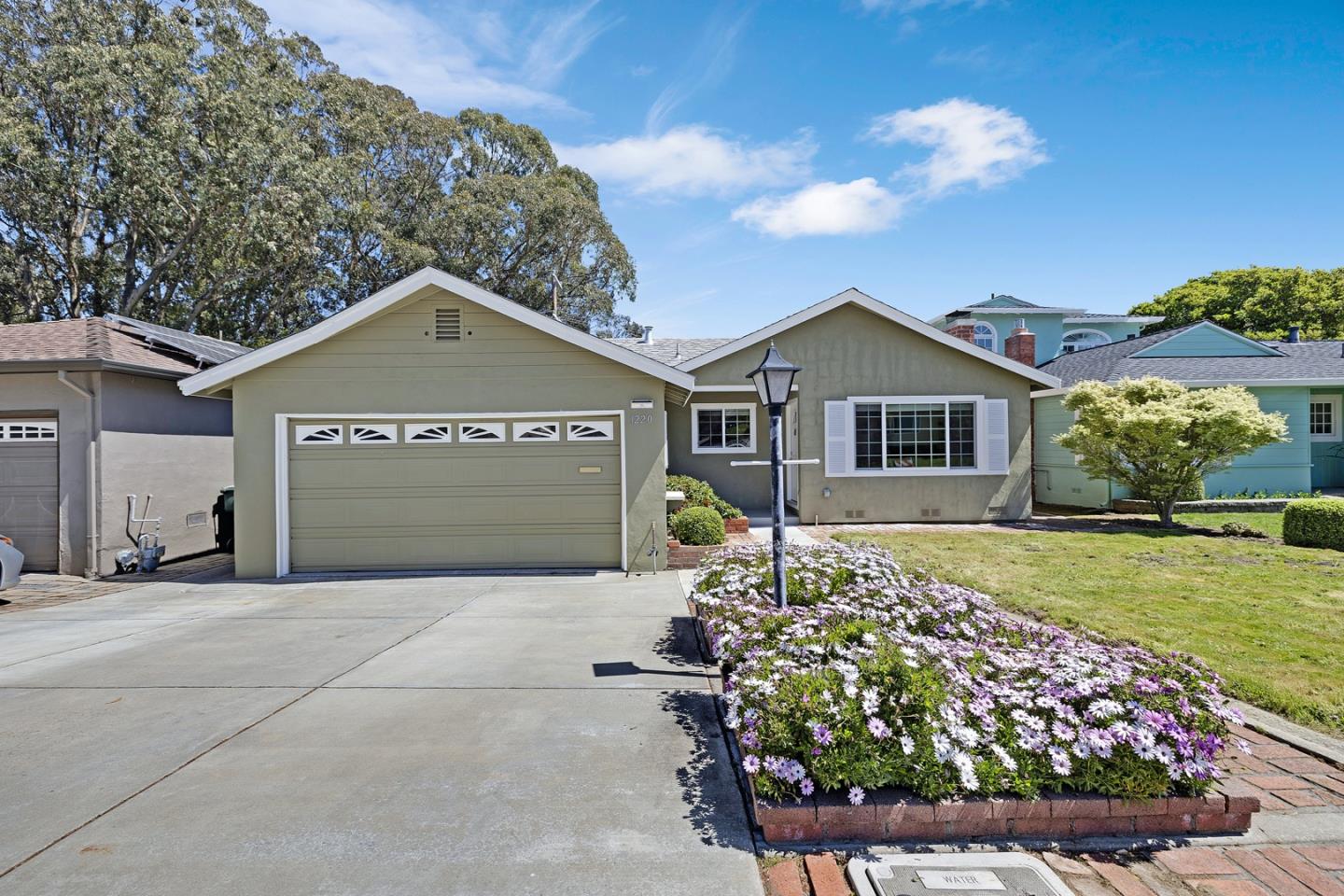 Detail Gallery Image 1 of 33 For 1220 Claremont Dr, San Bruno,  CA 94066 - 3 Beds | 2 Baths