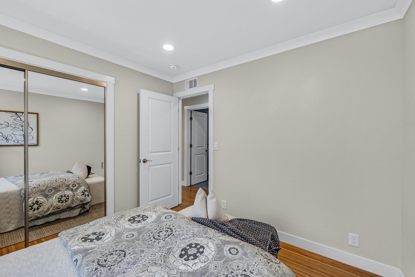 Detail Gallery Image 17 of 33 For 1220 Claremont Dr, San Bruno,  CA 94066 - 3 Beds | 2 Baths