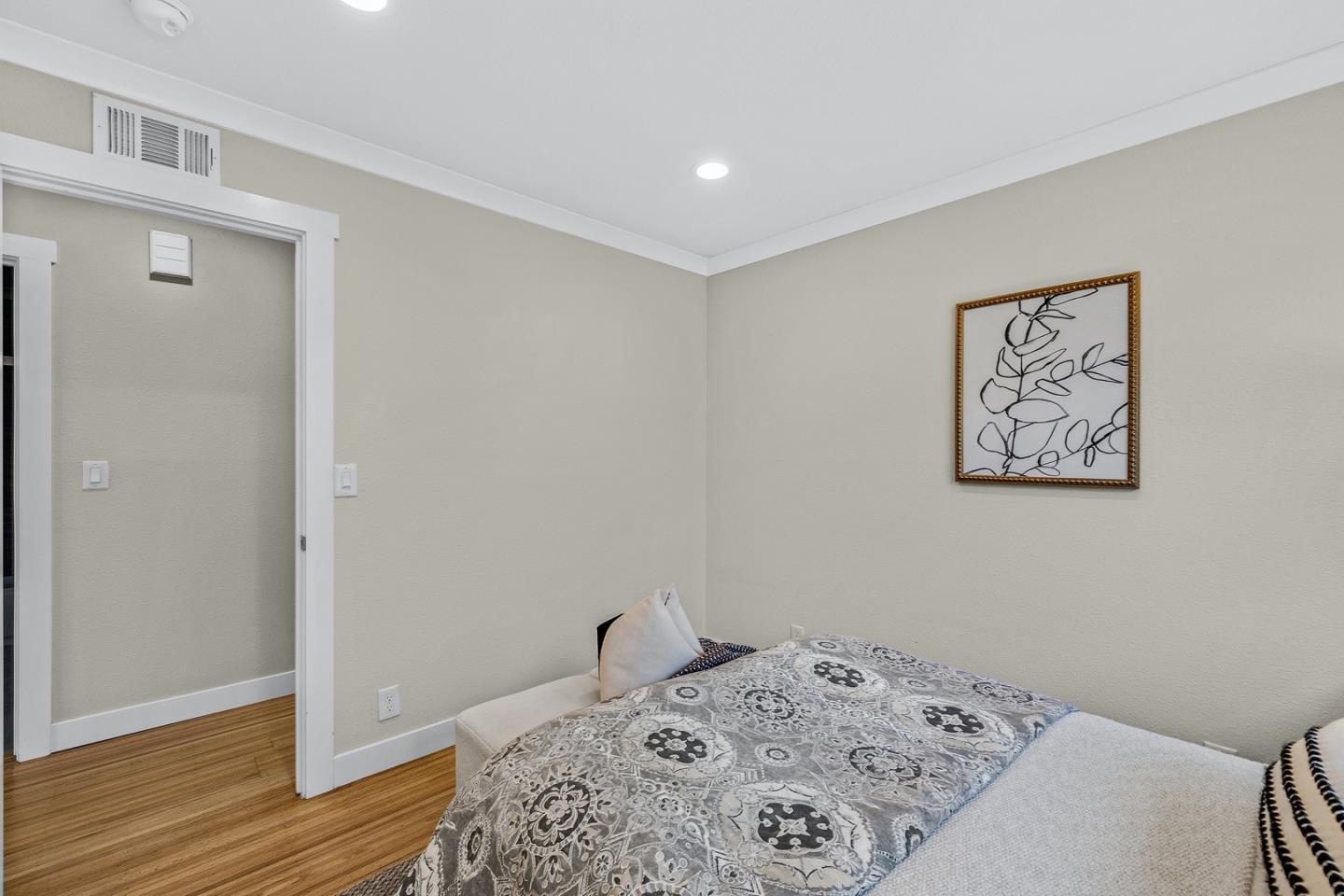 Detail Gallery Image 18 of 33 For 1220 Claremont Dr, San Bruno,  CA 94066 - 3 Beds | 2 Baths