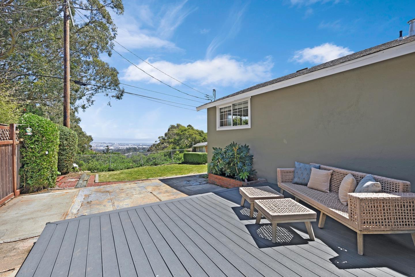 Detail Gallery Image 27 of 33 For 1220 Claremont Dr, San Bruno,  CA 94066 - 3 Beds | 2 Baths
