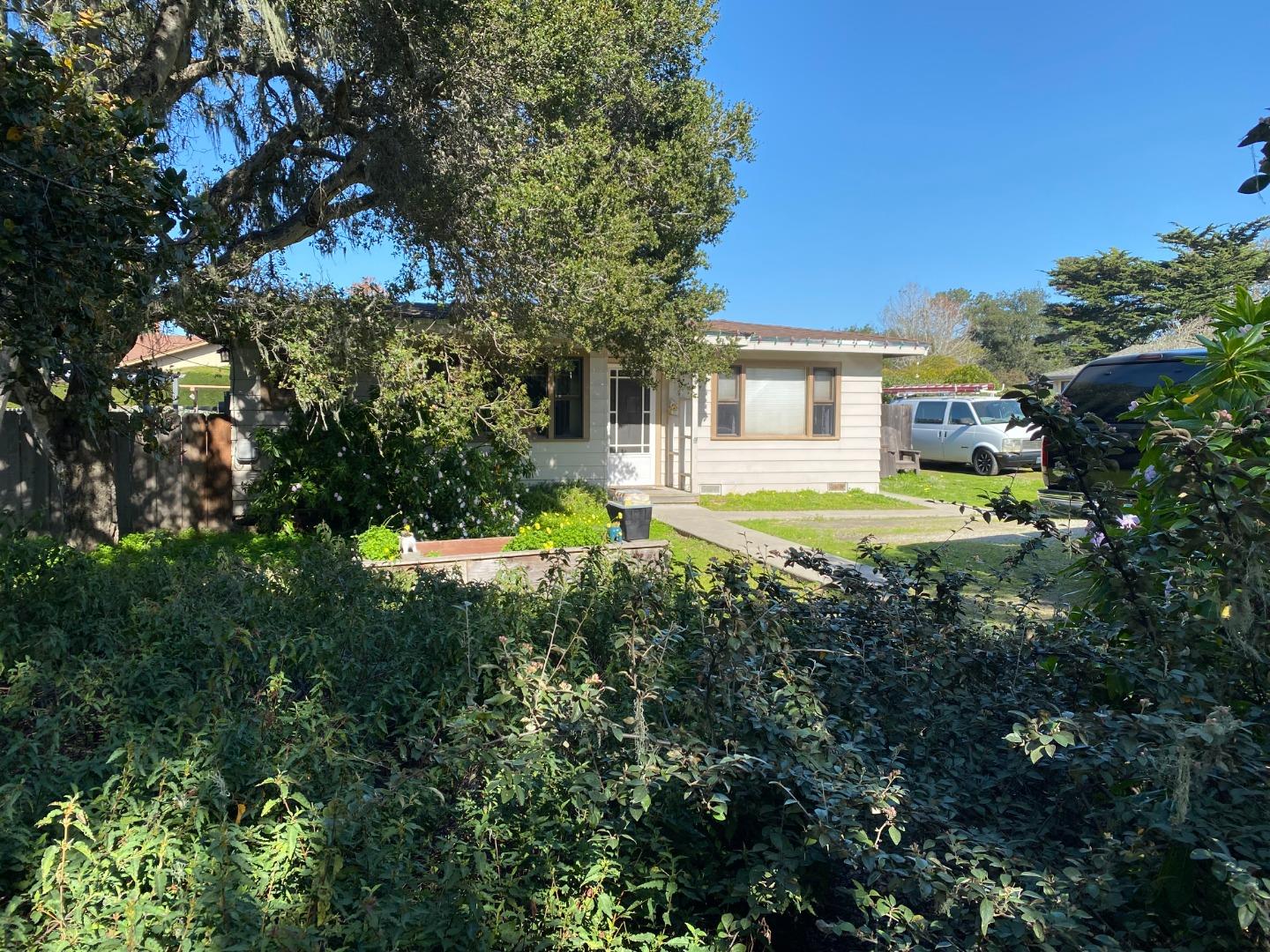 Photo of 1597 Josselyn Canyon Rd in Monterey, CA