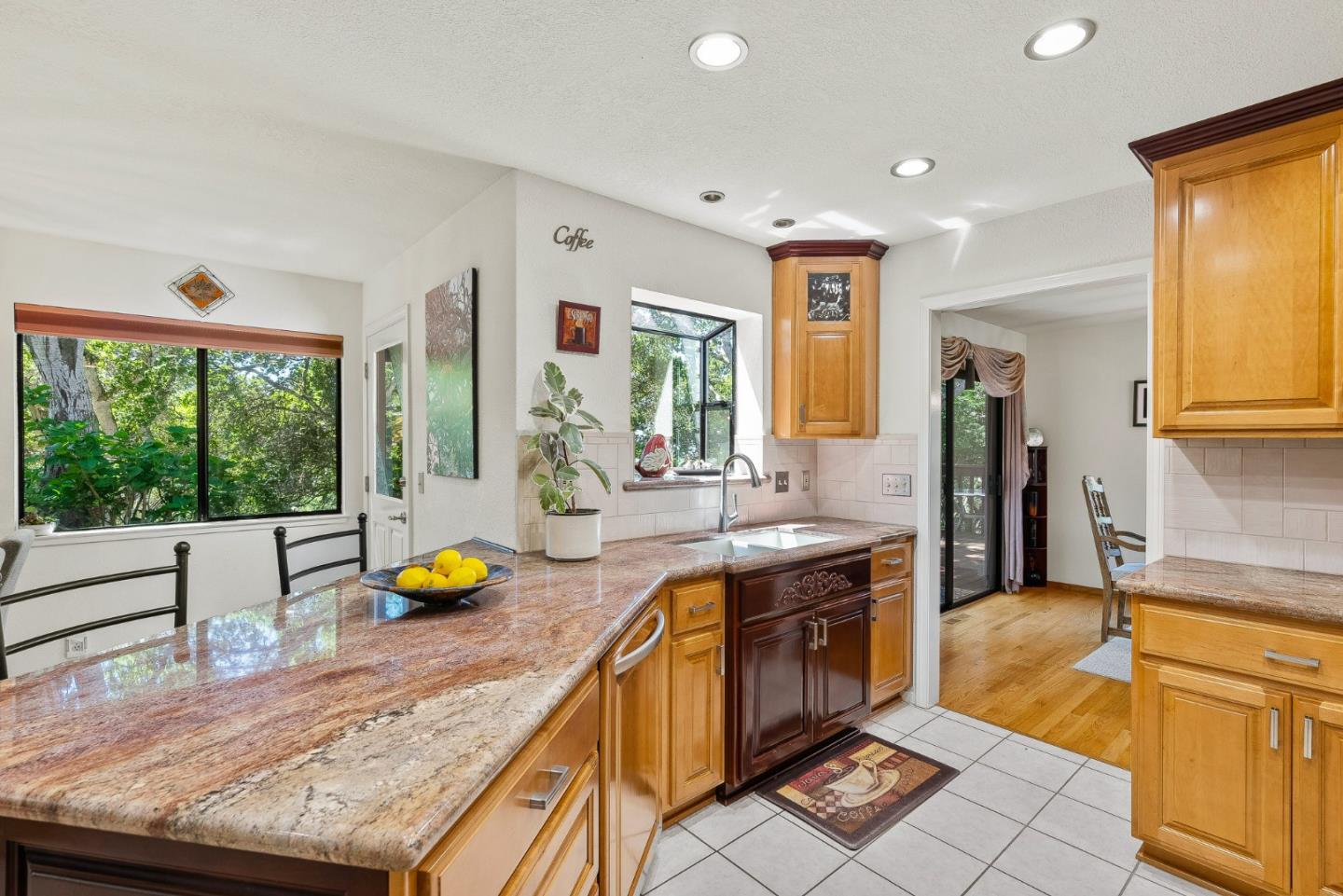 Detail Gallery Image 13 of 72 For 1910 Jacklyn Ct, Royal Oaks,  CA 95076 - 3 Beds | 2/1 Baths