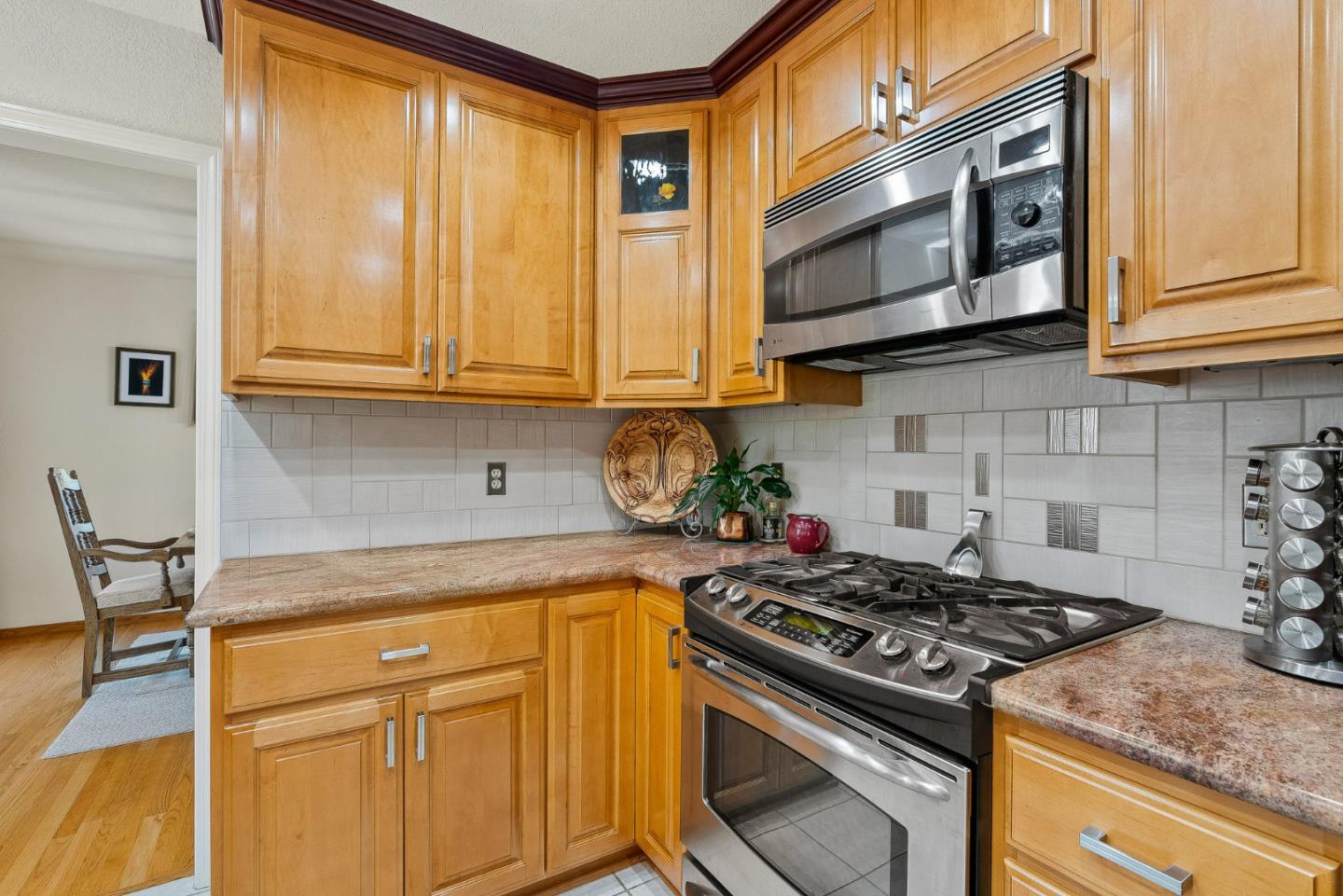 Detail Gallery Image 15 of 72 For 1910 Jacklyn Ct, Royal Oaks,  CA 95076 - 3 Beds | 2/1 Baths