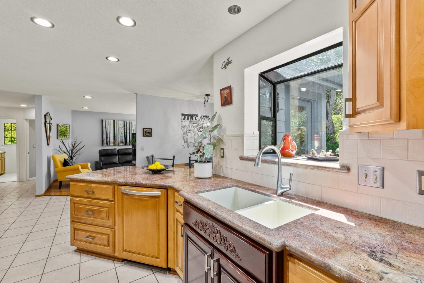 Detail Gallery Image 16 of 72 For 1910 Jacklyn Ct, Royal Oaks,  CA 95076 - 3 Beds | 2/1 Baths