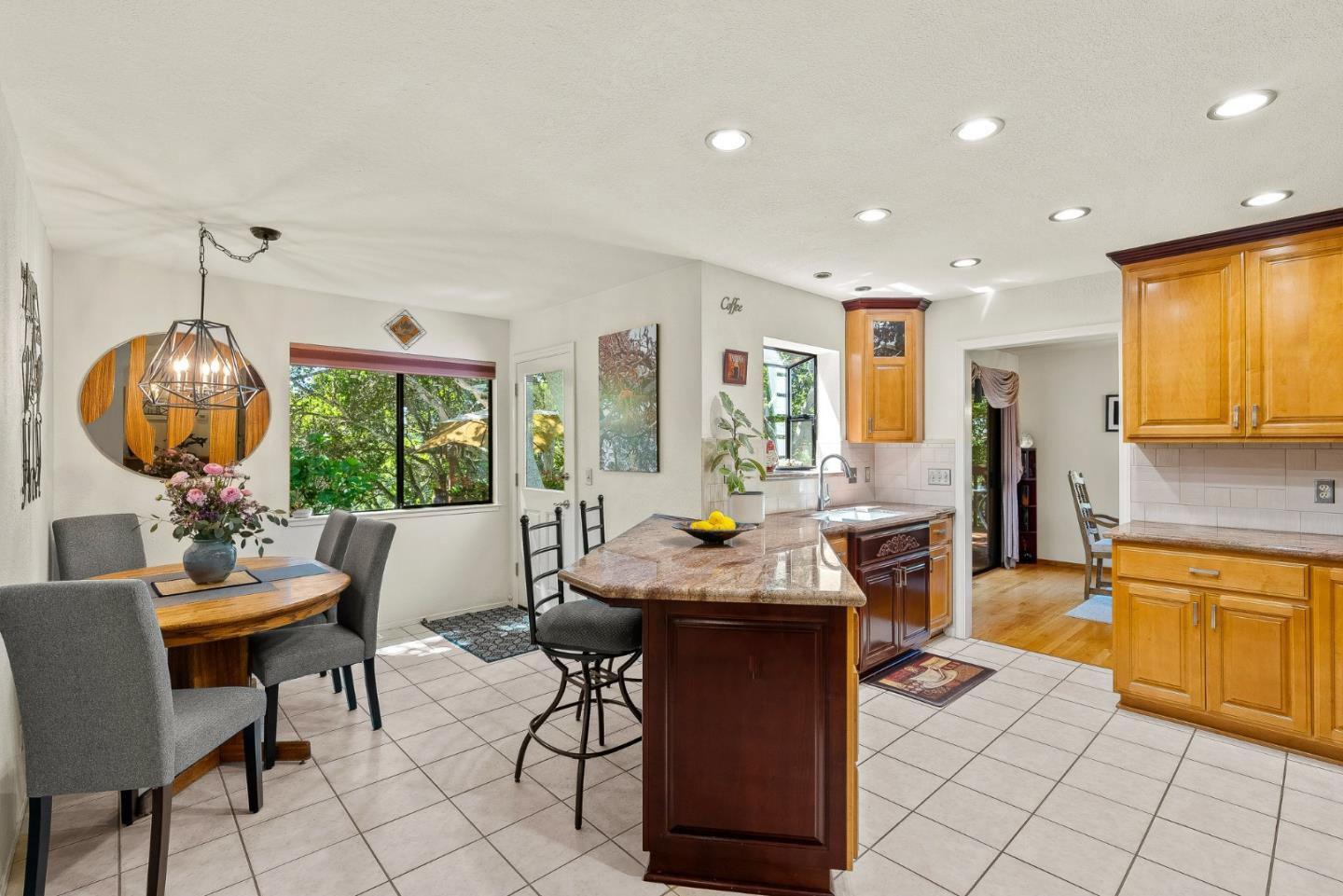 Detail Gallery Image 17 of 72 For 1910 Jacklyn Ct, Royal Oaks,  CA 95076 - 3 Beds | 2/1 Baths