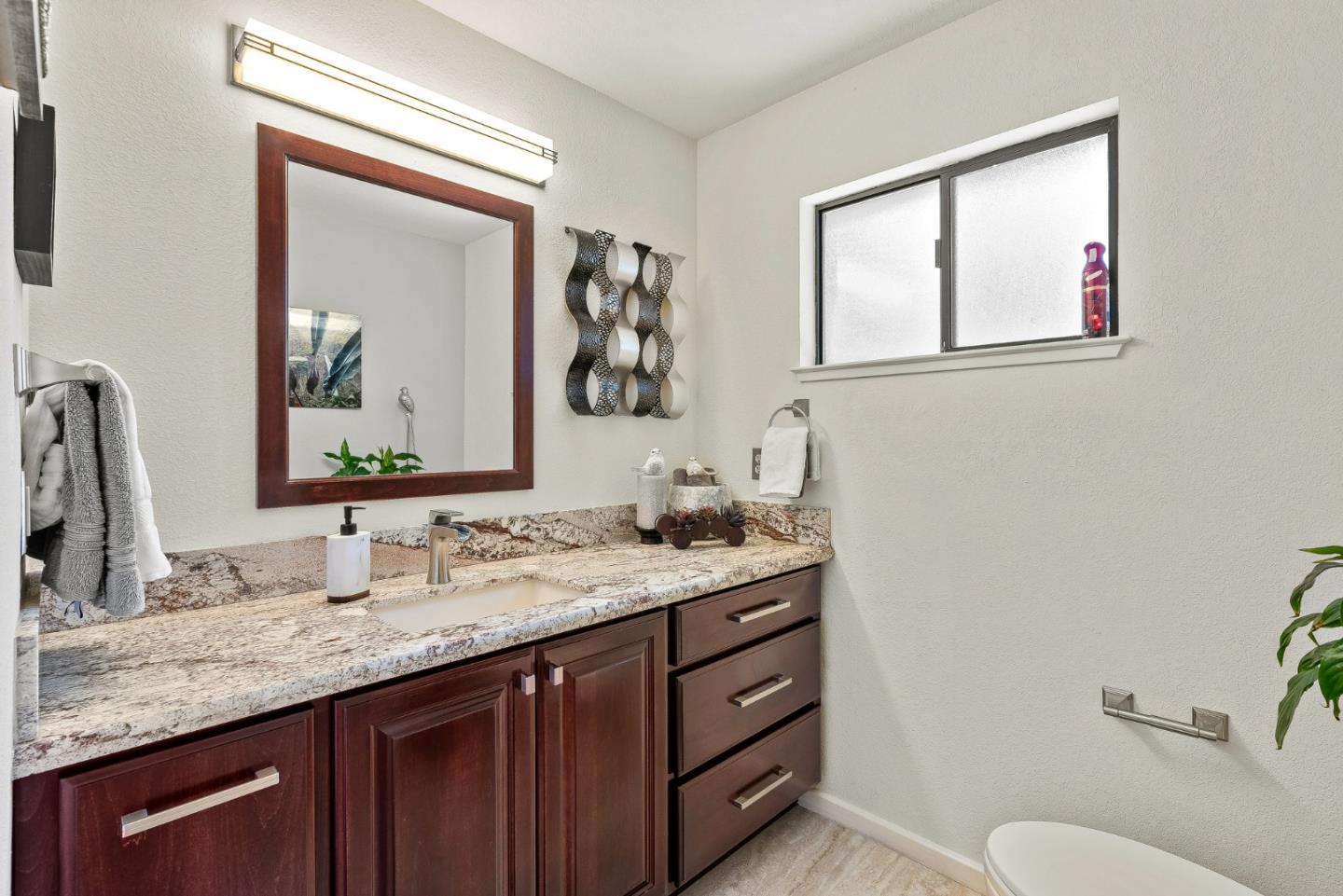Detail Gallery Image 23 of 72 For 1910 Jacklyn Ct, Royal Oaks,  CA 95076 - 3 Beds | 2/1 Baths