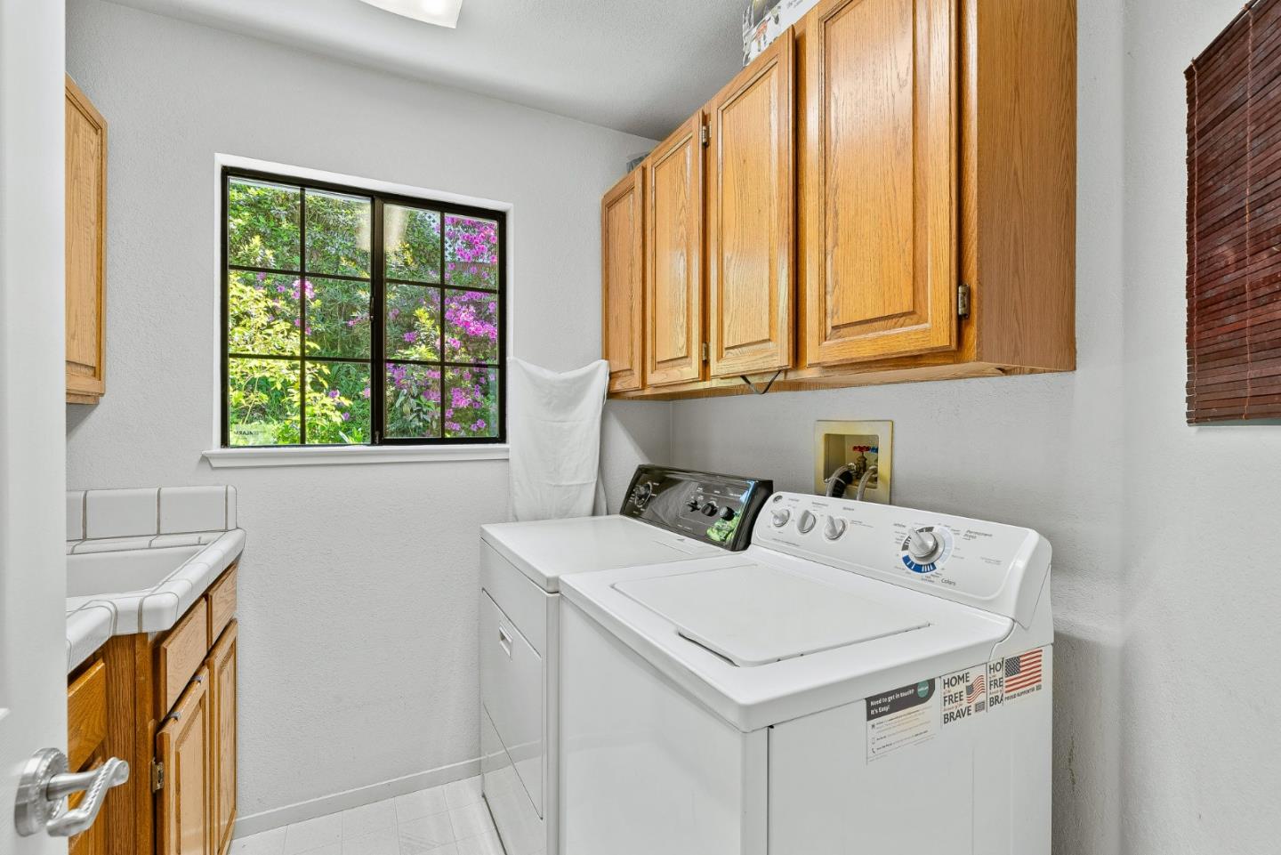 Detail Gallery Image 24 of 72 For 1910 Jacklyn Ct, Royal Oaks,  CA 95076 - 3 Beds | 2/1 Baths