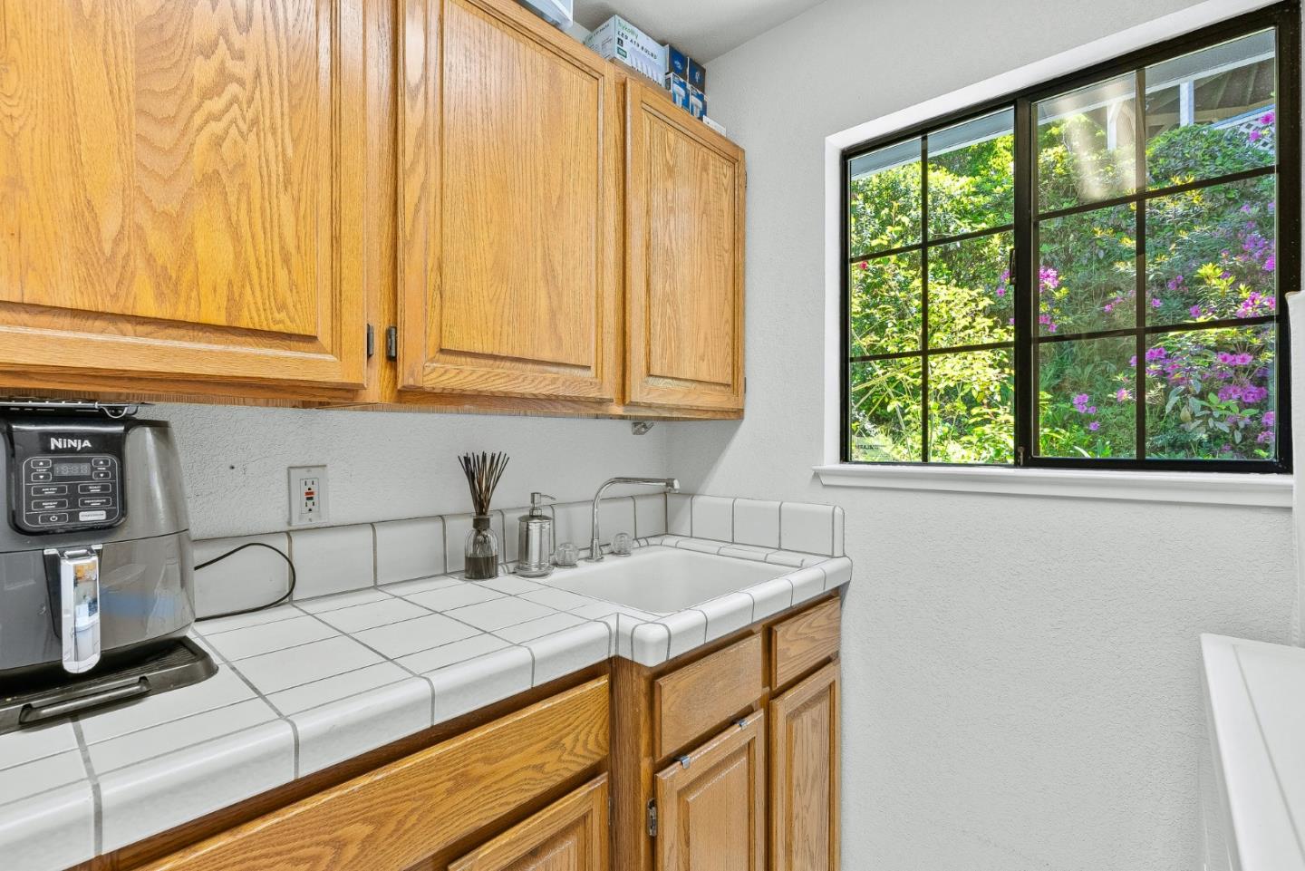 Detail Gallery Image 25 of 72 For 1910 Jacklyn Ct, Royal Oaks,  CA 95076 - 3 Beds | 2/1 Baths