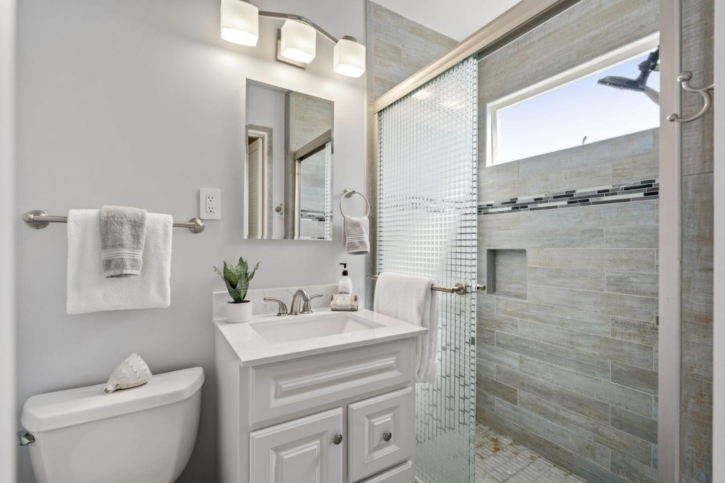 Detail Gallery Image 11 of 30 For 141 Yorkshire Ct, San Bruno,  CA 94066 - 3 Beds | 2 Baths