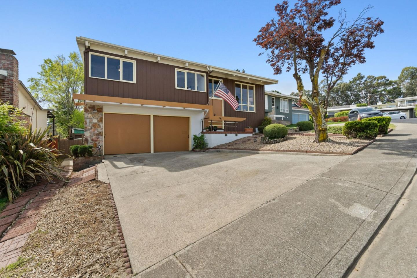 Detail Gallery Image 2 of 30 For 141 Yorkshire Ct, San Bruno,  CA 94066 - 3 Beds | 2 Baths