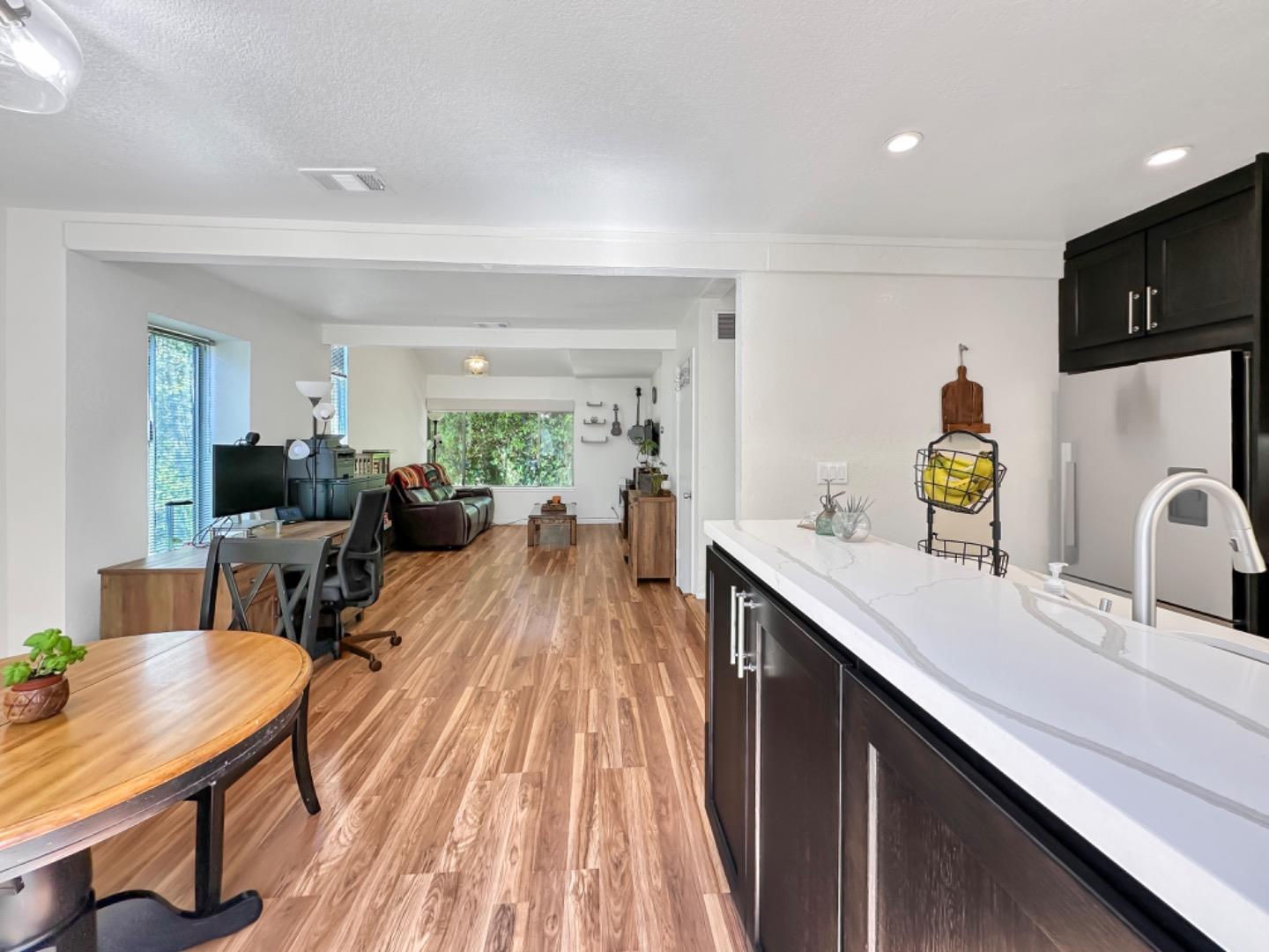 Detail Gallery Image 2 of 10 For 1290 Rosita Rd, Pacifica,  CA 94044 - 2 Beds | 1/1 Baths