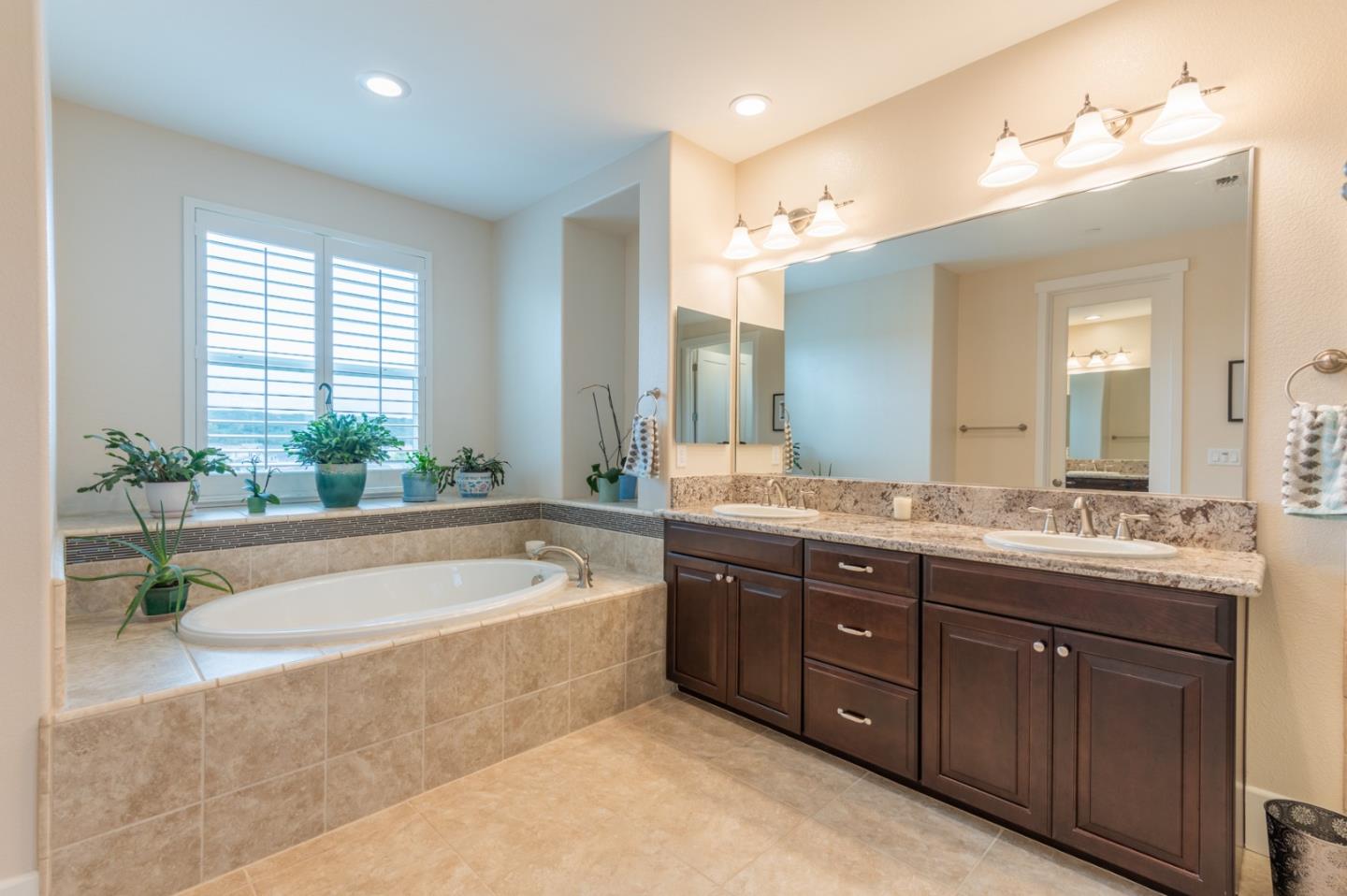 Detail Gallery Image 19 of 28 For 13730 Sherman Blvd, Marina,  CA 93933 - 3 Beds | 2/1 Baths