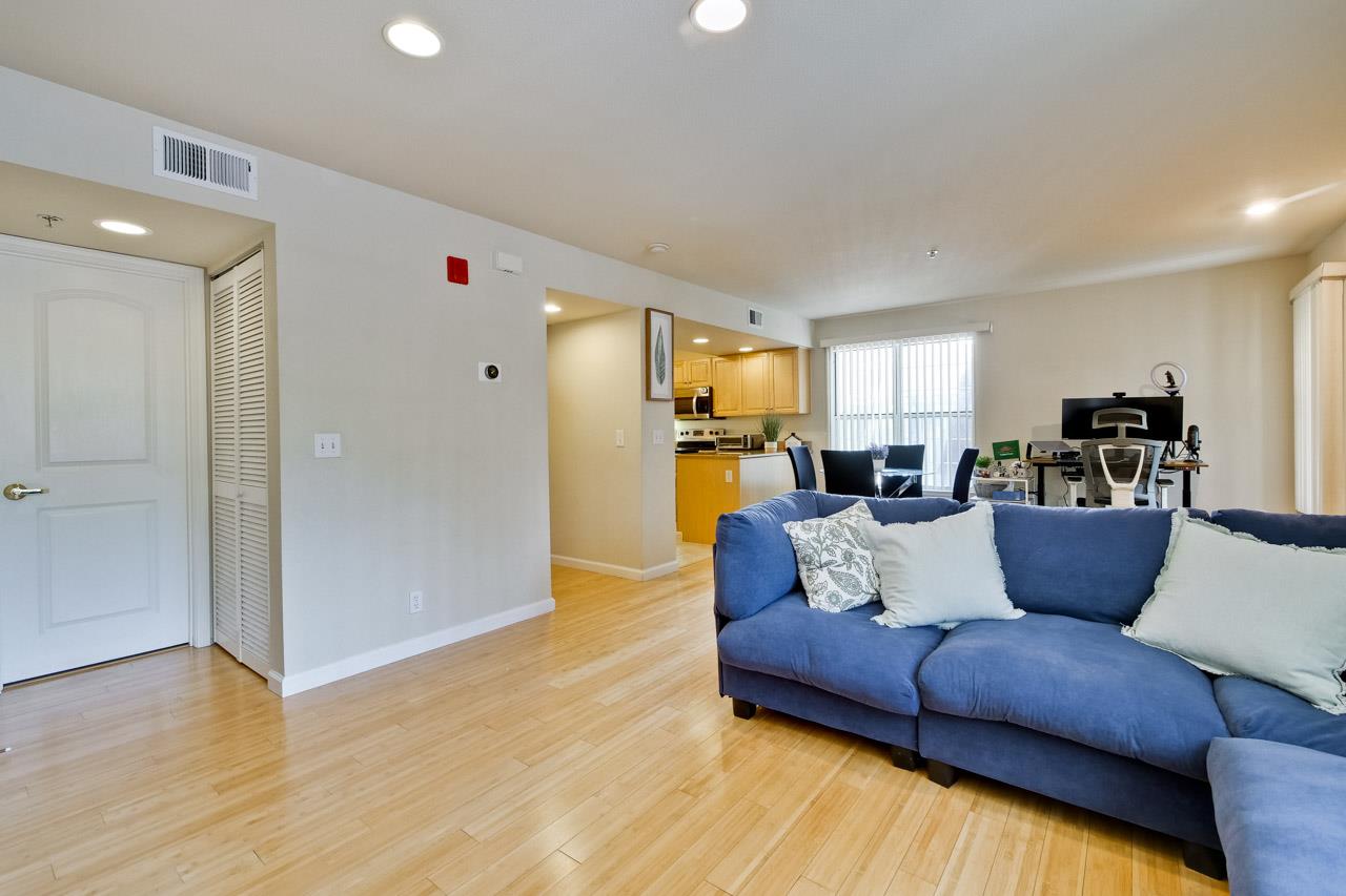 Detail Gallery Image 7 of 25 For 627 E El Camino Real #104,  Sunnyvale,  CA 94087 - 2 Beds | 2/1 Baths