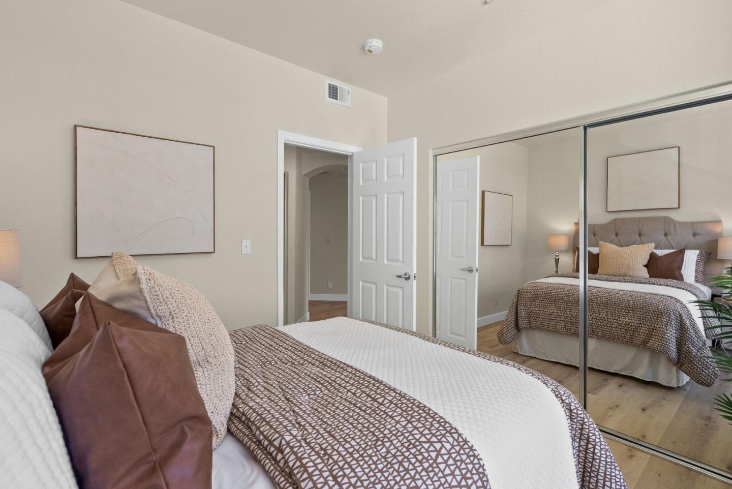 Detail Gallery Image 17 of 36 For 401 Baltic Cir #427,  Redwood City,  CA 94065 - 2 Beds | 2 Baths