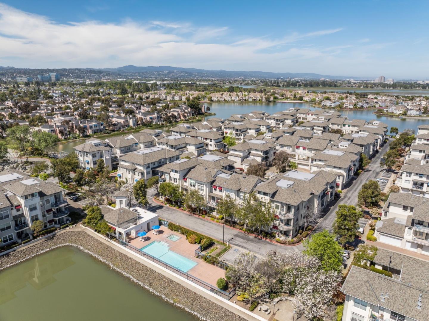 Detail Gallery Image 32 of 36 For 401 Baltic Cir #427,  Redwood City,  CA 94065 - 2 Beds | 2 Baths