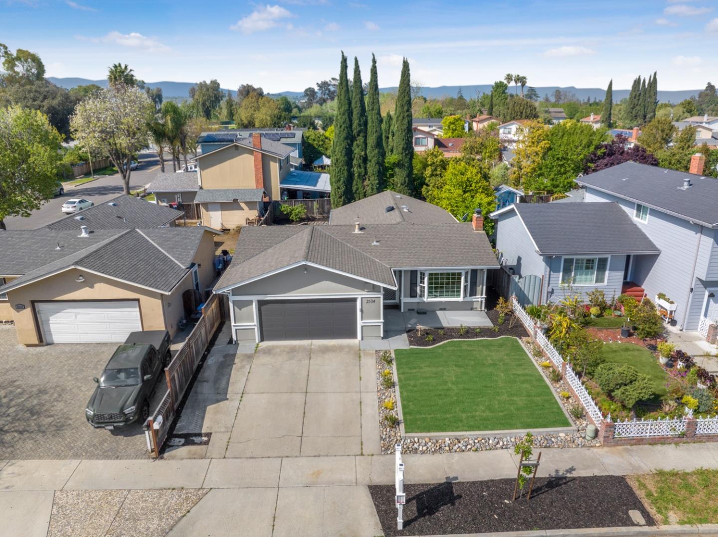 Detail Gallery Image 1 of 1 For 2534 Shilshone Cir, San Jose,  CA 95121 - 3 Beds | 2 Baths