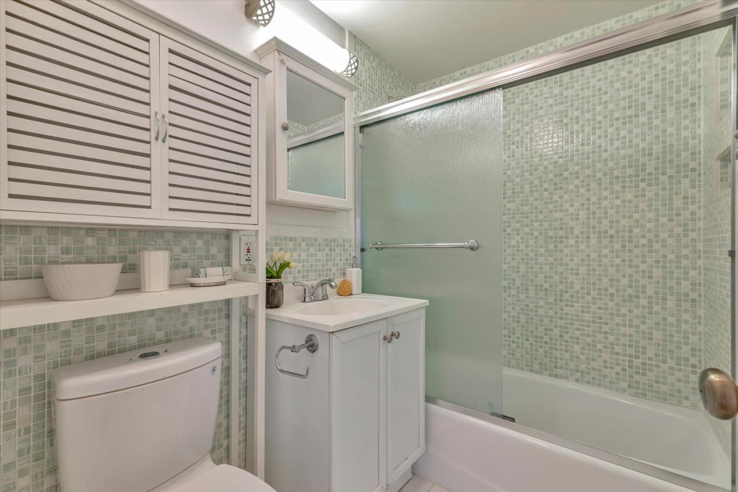 Detail Gallery Image 24 of 36 For 635 Carlisle Way, Sunnyvale,  CA 94087 - 4 Beds | 2/1 Baths