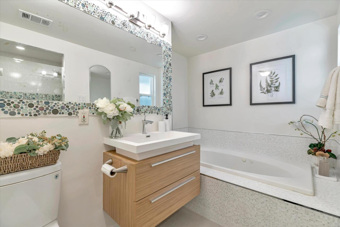 Detail Gallery Image 29 of 36 For 635 Carlisle Way, Sunnyvale,  CA 94087 - 4 Beds | 2/1 Baths