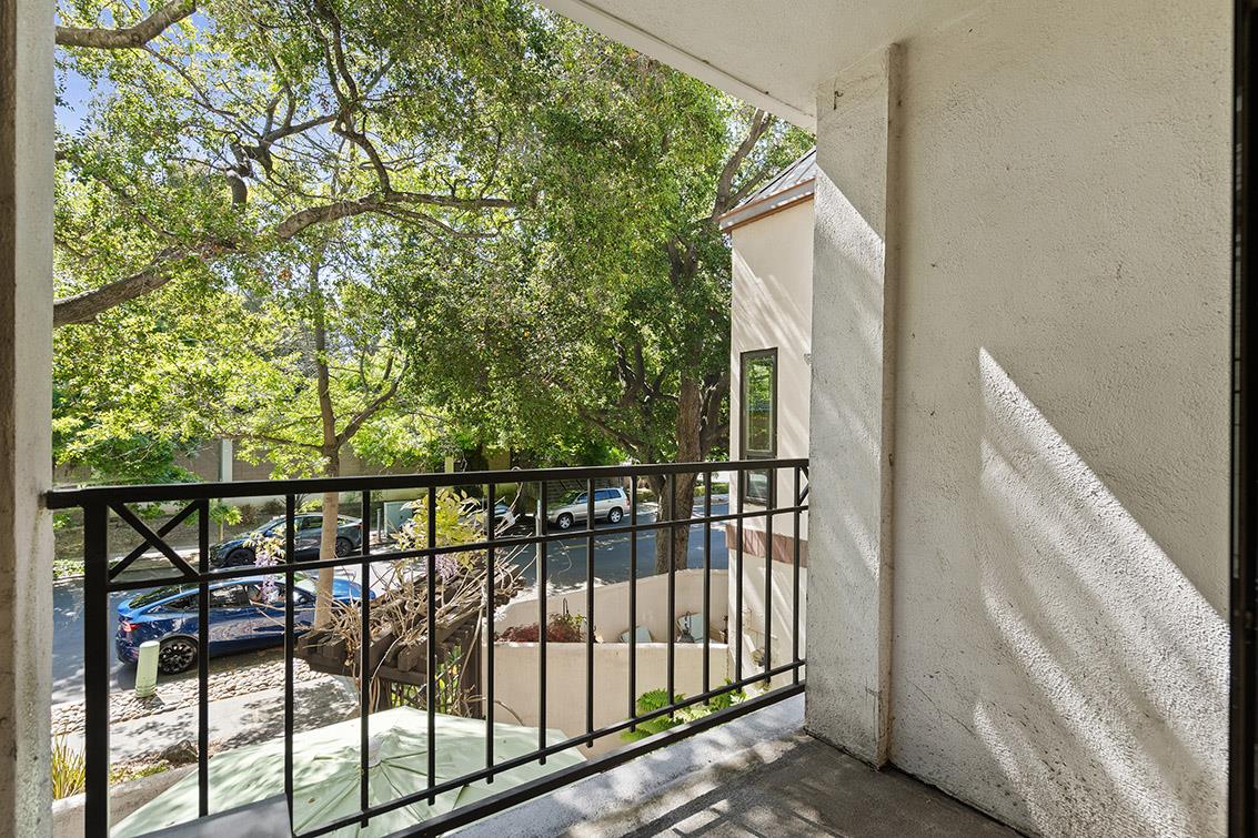 Detail Gallery Image 10 of 38 For 663 Waverley St, Palo Alto,  CA 94301 - 3 Beds | 2 Baths
