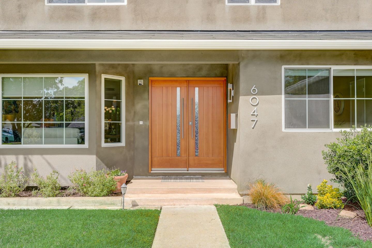Detail Gallery Image 3 of 74 For 6047 Ostenberg Dr, San Jose,  CA 95120 - 5 Beds | 2/1 Baths