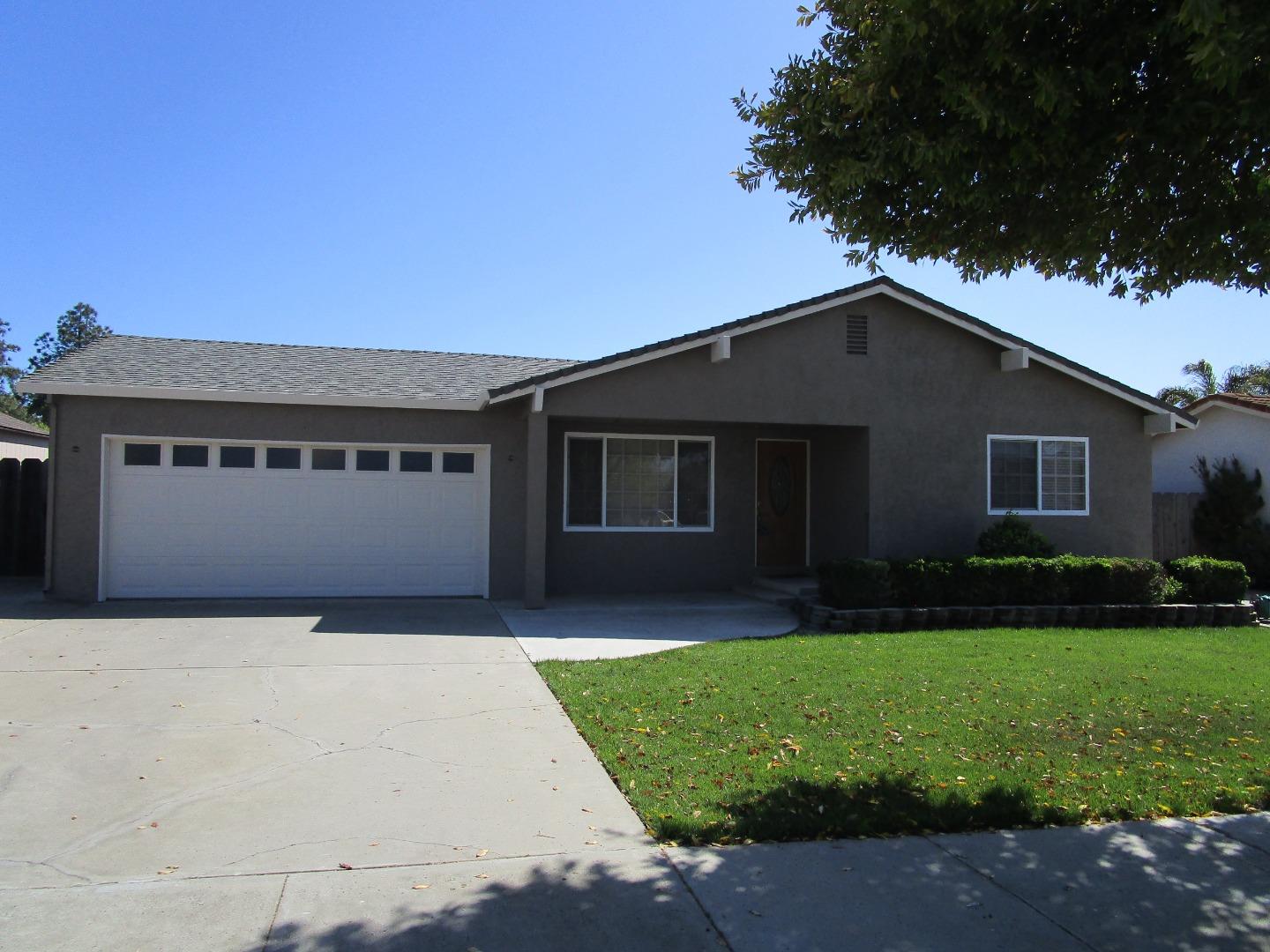 Photo of 1491 Alta Vista Dr in Hollister, CA