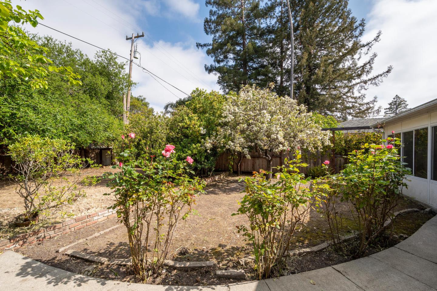 Detail Gallery Image 11 of 14 For 1774 Hampton Ave, Redwood City,  CA 94061 - 2 Beds | 1 Baths