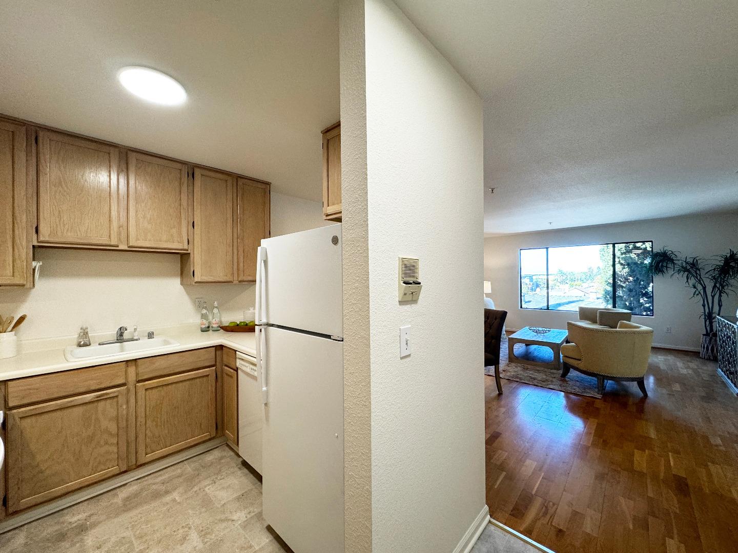Detail Gallery Image 3 of 17 For 260 5th Ave 7d,  Redwood City,  CA 94063 - 2 Beds | 1/1 Baths
