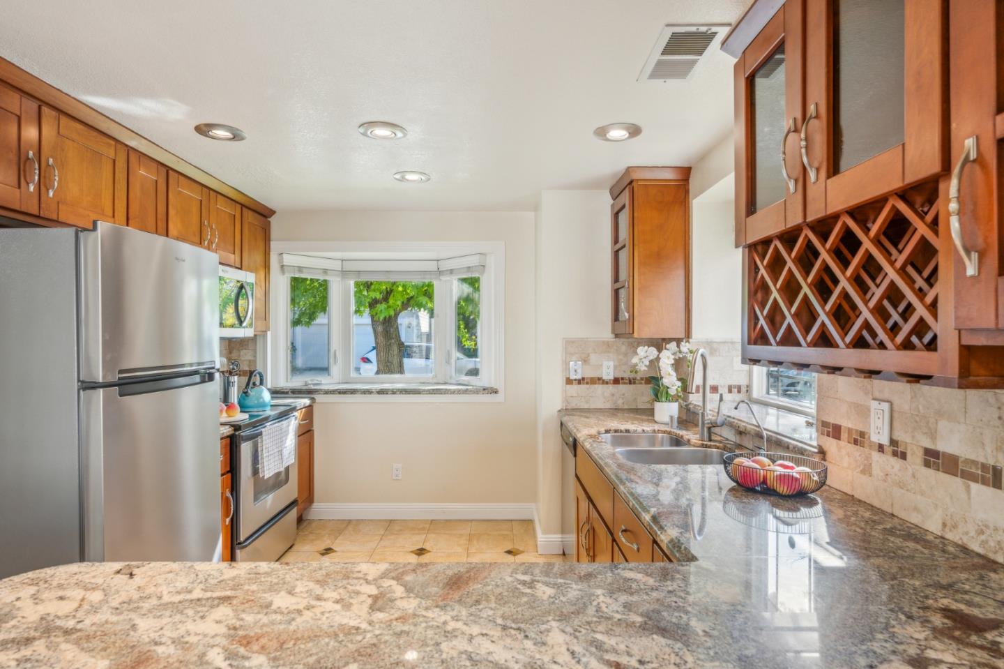 Detail Gallery Image 5 of 21 For 864 Coventry Way, Milpitas,  CA 95035 - 3 Beds | 2/1 Baths